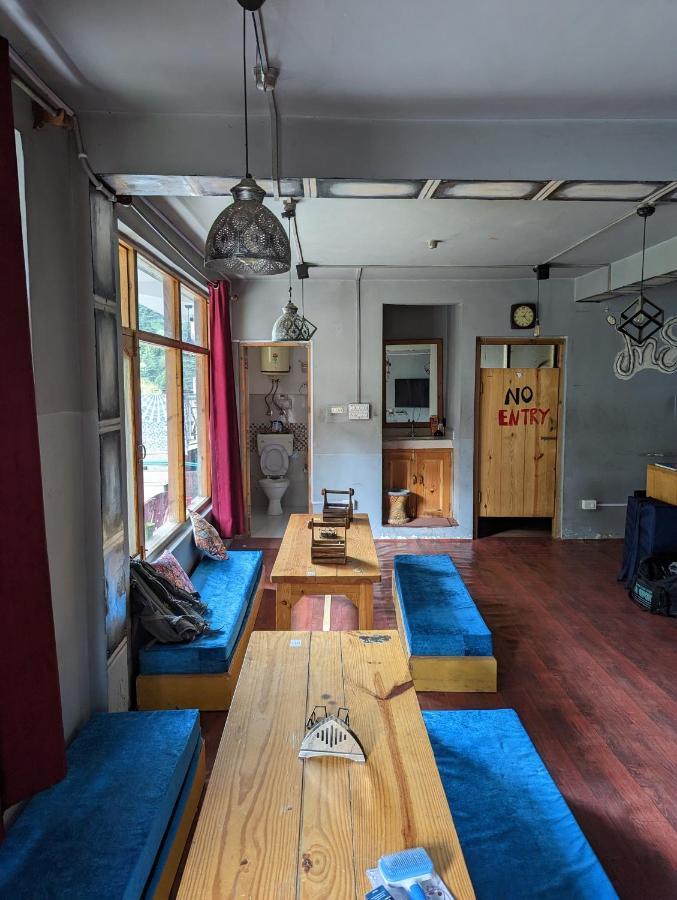 Attic Monkey Cafe & Rooms Manāli エクステリア 写真